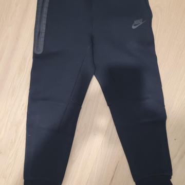 Nike trenirka 134/140