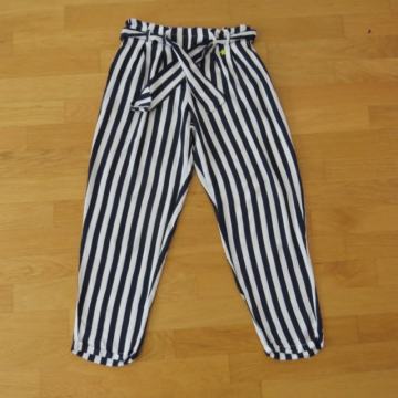 poletne hlače velikosti 13/14 let (DEJANSKA VELIKOST JE ŠT. 152/158)