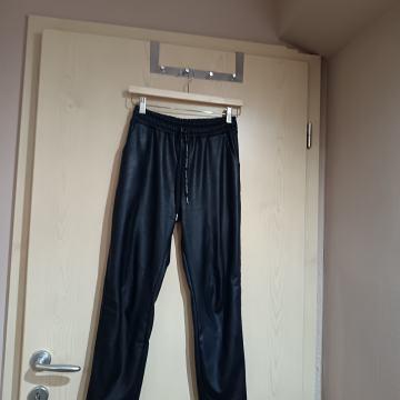 Črne usnjene hlače M