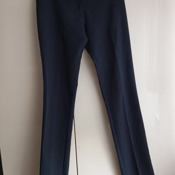 ČRNE VISKOZNA HLAČE 38/40