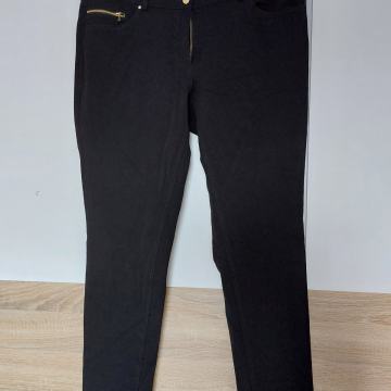Nove raztegljive črne hlače H&M