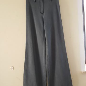 RED CORNER NOVE SIVE ŠIROKE HLAČE 36/38