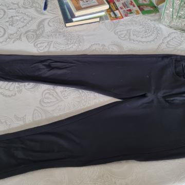 Ženske črne hlače znamke Guess št. 27, S