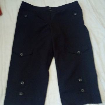 ŽENSKE HLAČE 3/4  VELIKOST 37 CENA 15 EUR TEL 070 604 547