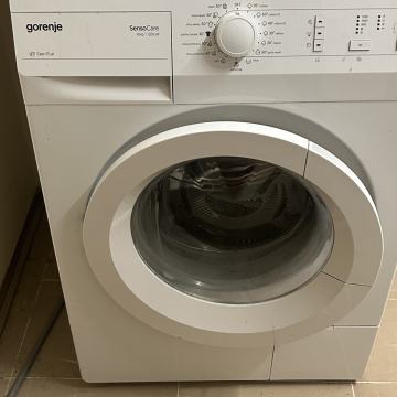Podarim pralni stroj in sušilni stroj (dva stroja).