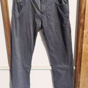 Armani Jeans nove moške hlače velikost 52