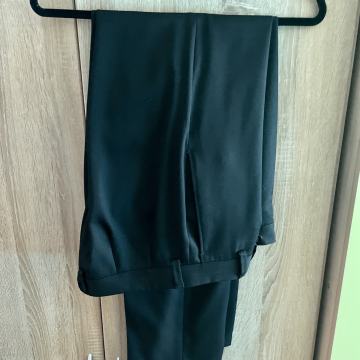 Elegantne moske volnene crne hlace rocno izdelane pri krojacu