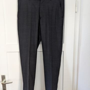 Nenošene moške hlače št 50