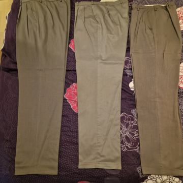 PRODAM MOŠKE HLAČE RAZLIČNIH VELIKOSTI