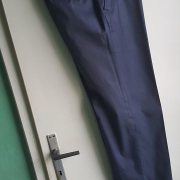 Temno modre moške elegantne hlače velikosti 48 od Jugoplastike Split