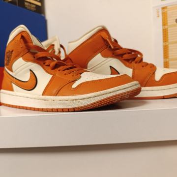 Air Jordan 1 Mid