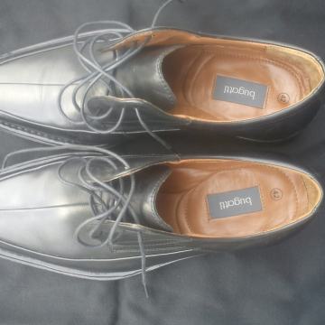 Čevlji elegantni moški usnjeni Bugatti št. 42 NOVI UGODNO