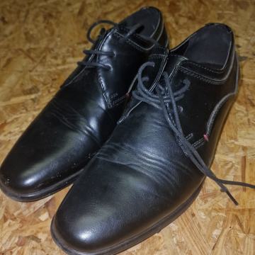 fini čevlji številka 39