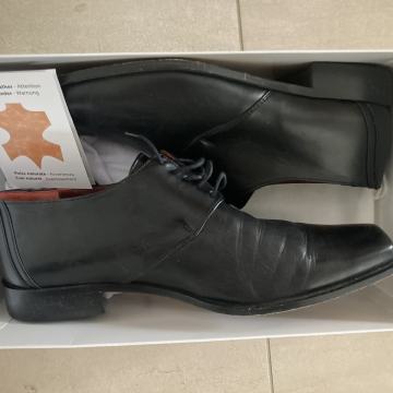 Moški usnjeni elegantni čevlji