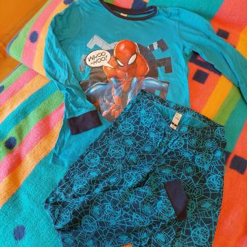 Otroška pidžama 146 -3kom