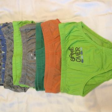 FANTOVSKE SPODNJE HLAČKE VEL.140