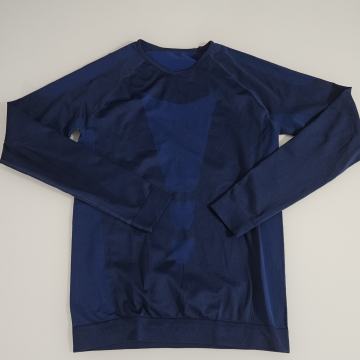 Prodam športno majico št. M oz. 176