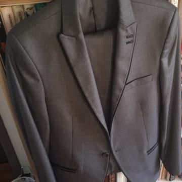 Fantovska birmanska obleka