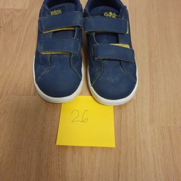 Adidas čevlji velikost 26