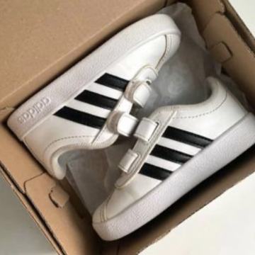 Adidas otroške superge, št. 22