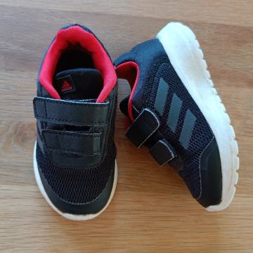 Adidas teniske 23