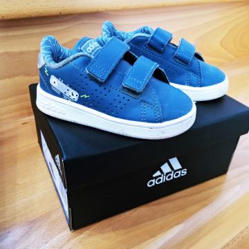 čevlji št 20 adidas