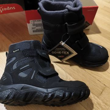 Čevlji Superfit št. 29 NOVI