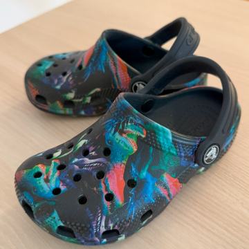 CROCS otroški motiv Dinozavri številka 25-26