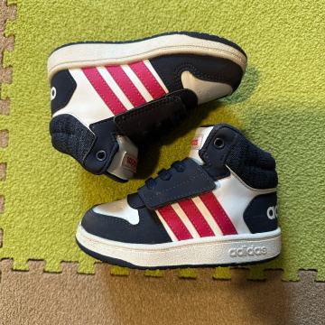 Fantovski čevlji - Adidaske št 21