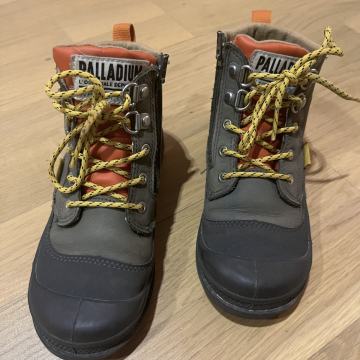 Fantovski čevlji Paladium