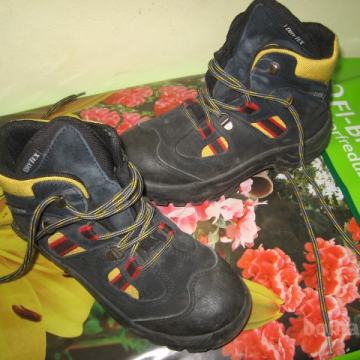 fantovski pohodni čevlji št.33