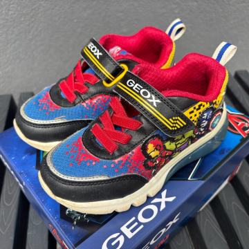 Geox otroške superge z lučko, št. 27