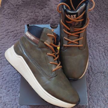 Caterpillar čevlji št.34, praktično novi