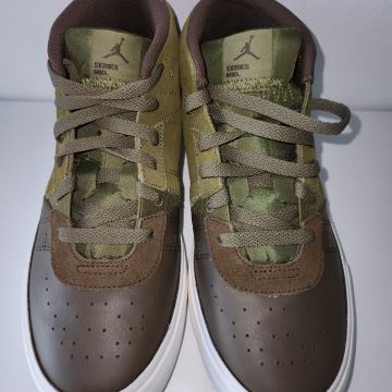 Jordan Series Mid, vel. 41, NOVI