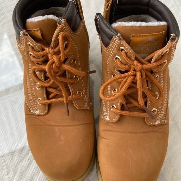 Kvalitetni Čevlji 32 stevilka