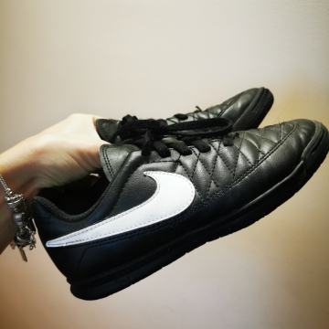 Nike - obutev za nogomet 31,5