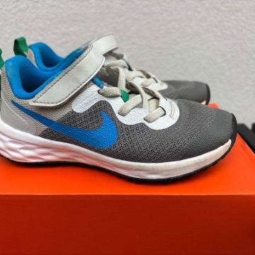 Nike otroške superge, št. 28