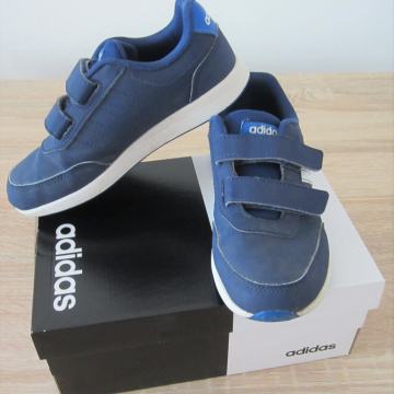 Otroški čevlji ADIDAS, št. 31