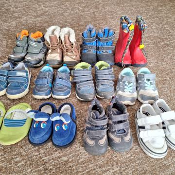 Otroški čevlji in teniske št. 20 in 21