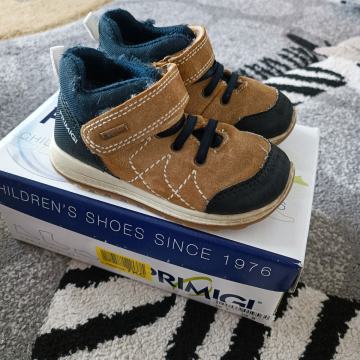 Otroški čevlji Primigi, številka 24