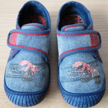 Otroški copati št. 26