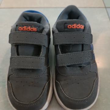 Otroški športni čevlji Adidas, št. 26
