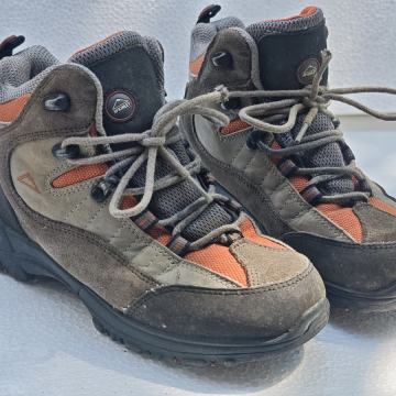 Pohodni otroški čevlji McKinley (št. 33) gojzerji