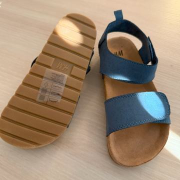 Poletni sandali številka 27