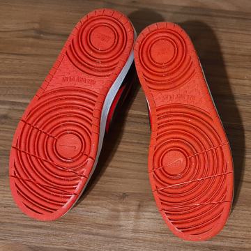 Prodam otroško obutev NIKE št.40