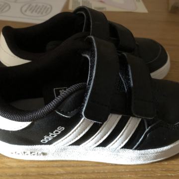 Adidas otroški čevlji 27