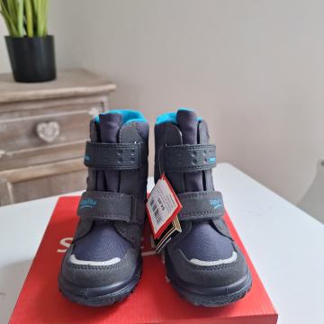 NOVI Škorenjčki št.25,zimski Superfit Husky,temno modri