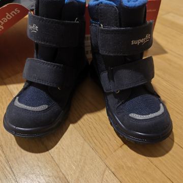 Superfit čevlji št. 24 NOVI