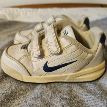 Superge Nike 23,5
