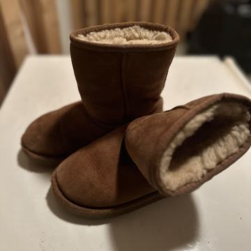 Ugg lepo ohranjene st 29